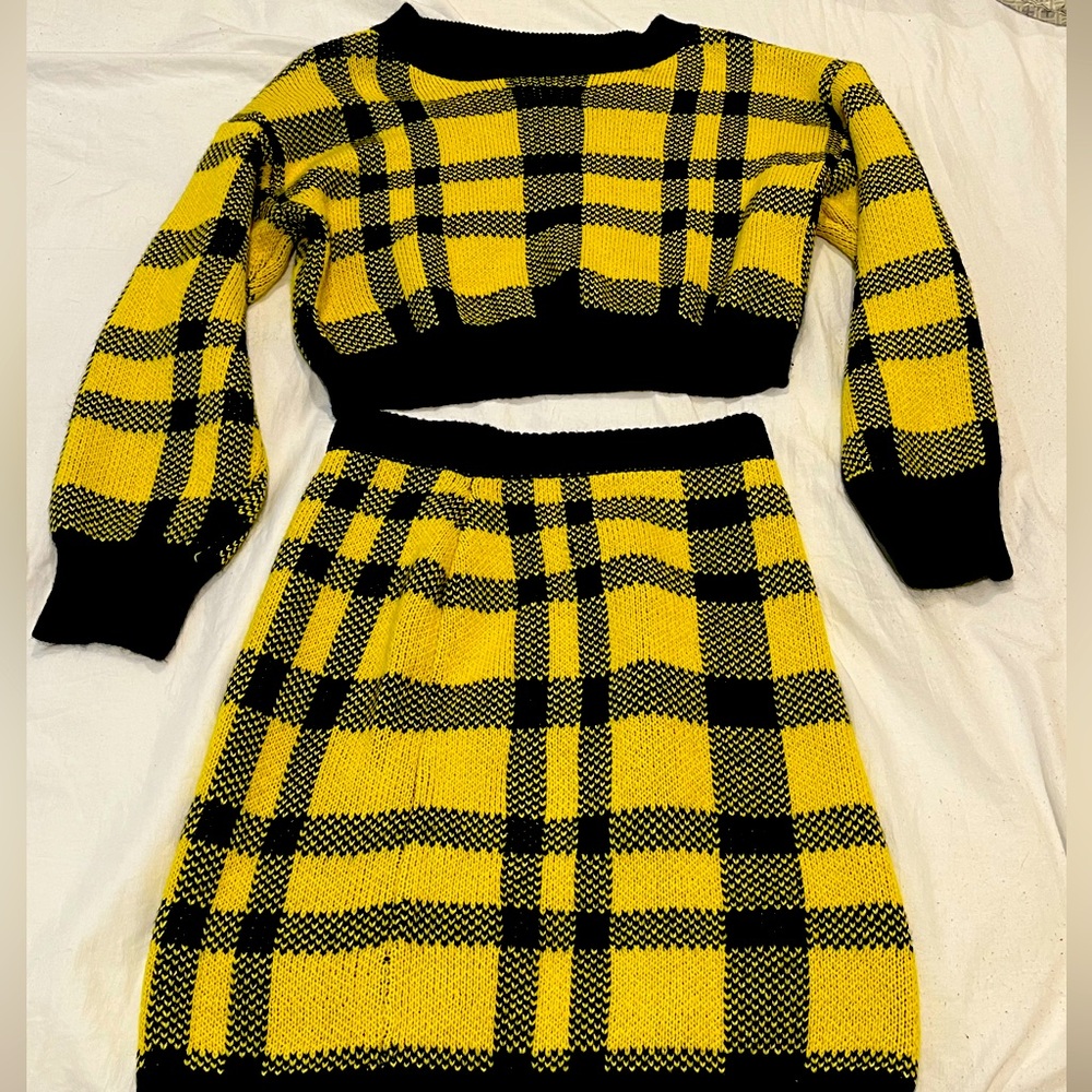 Vintage Knit Cropped Top and Skirt! - Size Small